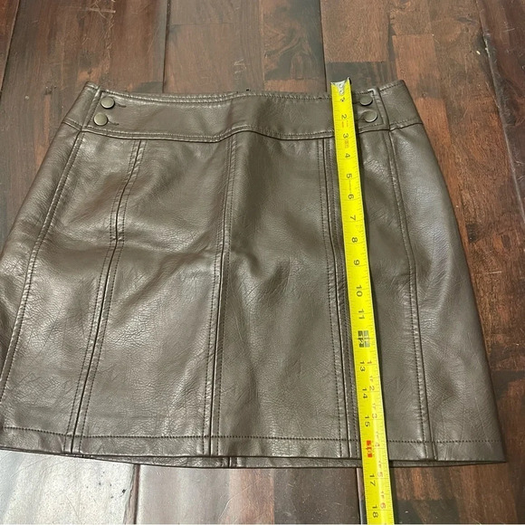 Free People Faux Leather Mini Skirt Brown Women’s Size 12 Boho Zip Closure - Picture 5 of 10